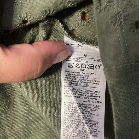 NWT Old Navy Green Eyelit Top Large - Picture 4 of 6